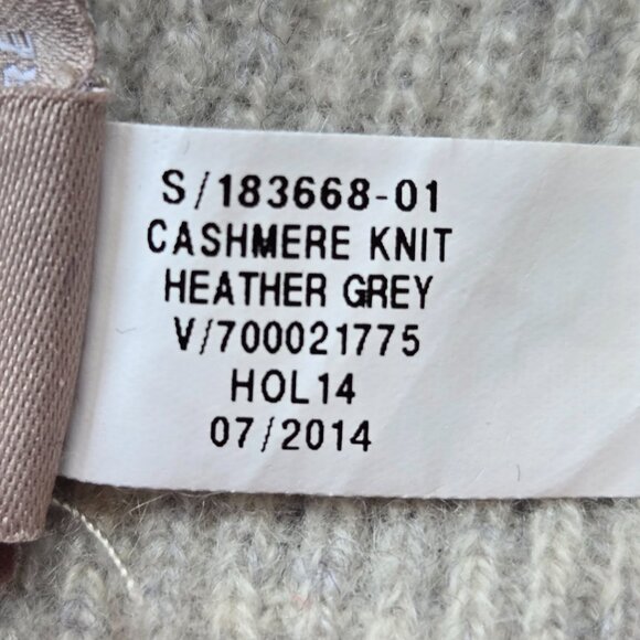 Banana Republic Grey Cashmere Scarf with flared ends - Picture 5 of 9